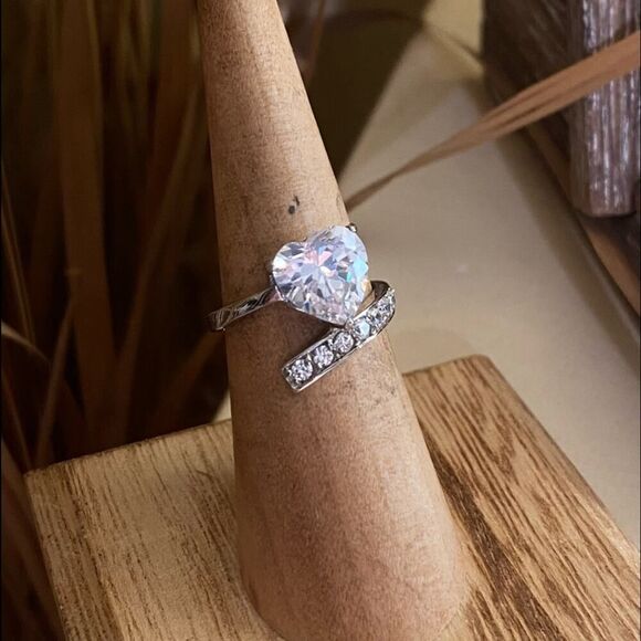 High-Polished Stainless Steel Heart Ring with AAA Grade CZ in Clear Size 5 - Picture 4 of 5